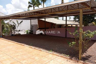 Casa &agrave; venda - 210m&sup2; - CENTRO
