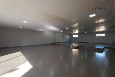 Sal&atilde;o Comercial para alugar - 240m&sup2; - Zona III