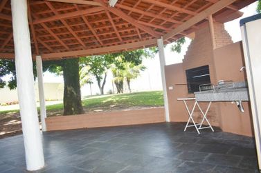 Ch&aacute;cara &agrave; venda - 10000m&sup2; - .