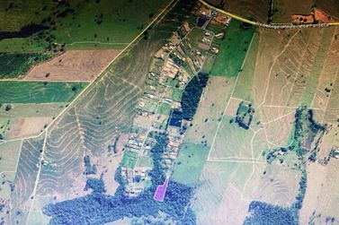 Ch&aacute;cara &agrave; venda - 6500m&sup2; - LAGOA DOURADA