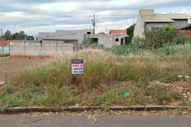 Terreno &agrave; venda - 180m&sup2; - Jardim Pimentel