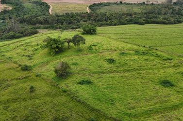Ch&aacute;cara &agrave; venda - Ivat&eacute;