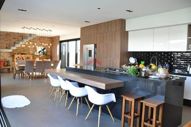 Sobrado &agrave; venda - 342m&sup2; - Conjunto Residencial Portal das &Aacute;guas