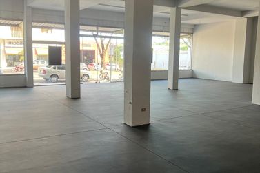 Sal&atilde;o Comercial para alugar - 500m&sup2; - ZONA VII