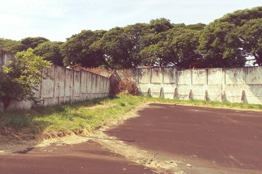Sal&atilde;o Comercial &agrave; venda - 940m&sup2; - Zona Industrial