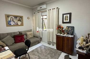 Casa &agrave; venda - 213m&sup2; - Jardim Primavera