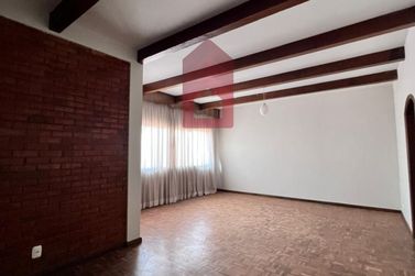 Casa &agrave; venda - 700m&sup2; - Centro