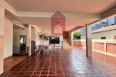 Casa &agrave; venda - 700m&sup2; - Centro