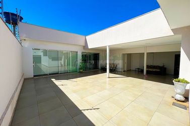 Casa &agrave; venda - 330m&sup2; - .