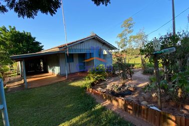 Ch&aacute;cara &agrave; venda - 4m&sup2; - Serra dos Dourados