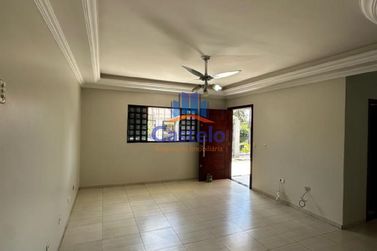 Casa &agrave; venda - 192m&sup2; - Parque San Remo I