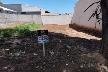 Terreno &agrave; venda - 180m&sup2; - Jardim Tropical
