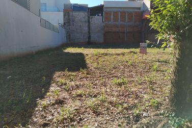 Terreno &agrave; venda - 212m&sup2; - Zona I-a