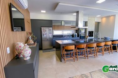 Casa &agrave; venda - 315m&sup2; - RESID. ROYAL GARDEN