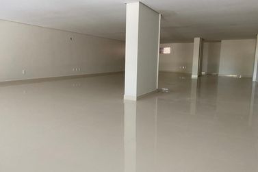 Sala Comercial &agrave; venda - 404m&sup2; - Zona III