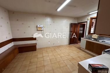 Casa &agrave; venda - 300m&sup2; - CENTRO