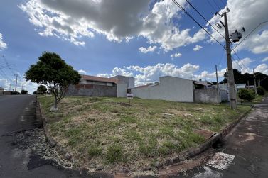 Terreno &agrave; venda - 180m&sup2; - Parque Residencial Montreal