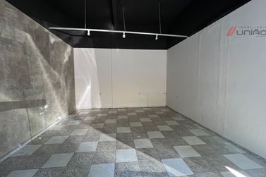Sal&atilde;o Comercial para alugar - 33m&sup2; - Zona I