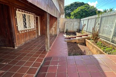 Casa &agrave; venda - 319m&sup2; - ZONA II