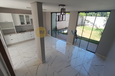 Sobrado &agrave; venda - 99m&sup2; - Centro