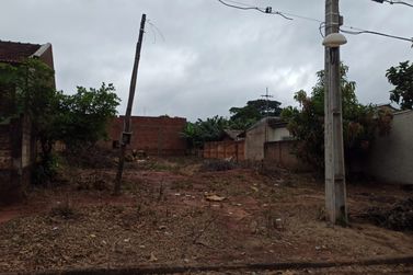 Terreno &agrave; venda - 472m&sup2; - Zona VII