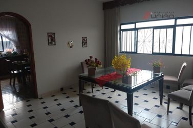 Sala Comercial &agrave; venda - 180m&sup2; - Zona I