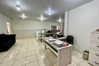 Casa &agrave; venda - 281m&sup2; - ZONA III