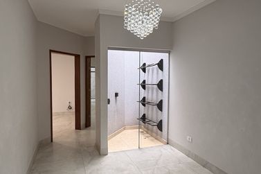 Casa &agrave; venda - 180m&sup2; - Jardim Para&iacute;so