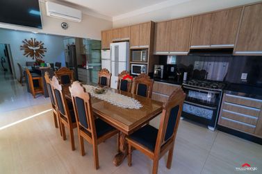 Sobrado &agrave; venda - 600m&sup2; - Zona II