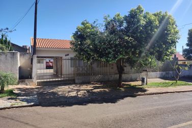 Casa &agrave; venda - 220m&sup2; - Parque Tarum&atilde;