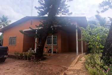 Ch&aacute;cara &agrave; venda - 1800m&sup2; - Saltinho do Oeste
