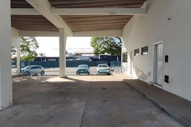 Sal&atilde;o Comercial &agrave; venda - 940m&sup2; - Zona Industrial