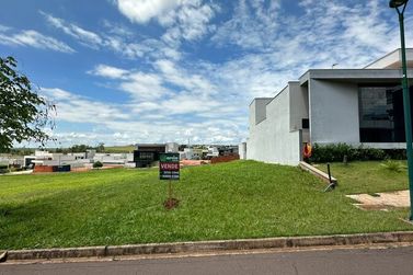 Terreno &agrave; venda - 252m&sup2; - Paysage Essenza Condom&iacute;nio