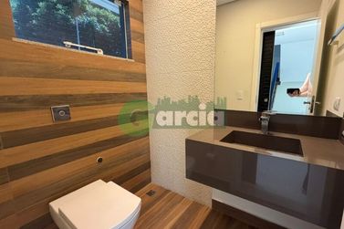 Casa &agrave; venda - 242m&sup2; - ZONA II