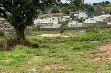 Terreno &agrave; venda - 214m&sup2; - JARDIM AEROPORTO