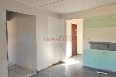 Casa &agrave; venda - 68m&sup2; - CONJUNTO RESIDENCIAL CORREGO LONGE