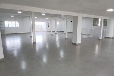 Sal&atilde;o Comercial para alugar - 800m&sup2; - Zona II