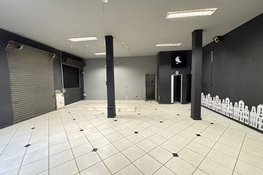 Sal&atilde;o Comercial para alugar - 95m&sup2; - Pr&oacute;ximo &agrave; Unipar Sede