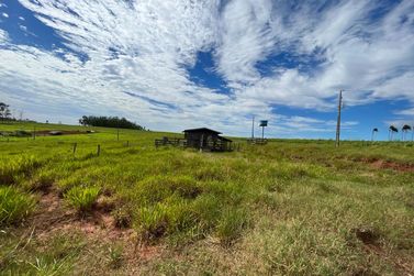 Ch&aacute;cara &agrave; venda - 24m&sup2; - SERRA DOS DOURADOS