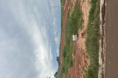 Terreno &agrave; venda - 300m&sup2; - Centro