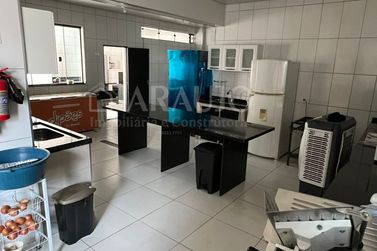 Sobrado &agrave; venda - 600m&sup2; - Centro