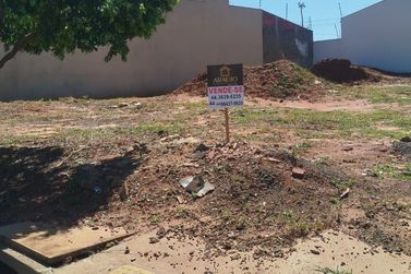 Terreno &agrave; venda - 242m&sup2; - Jardim Janina