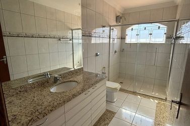 Casa &agrave; venda - 293m&sup2; - Zona Armazem