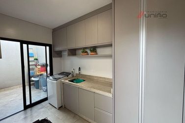 Casa &agrave; venda - 230m&sup2; - Conjunto Residencial Portal das &Aacute;guas