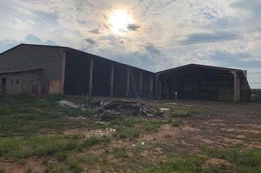 Sal&atilde;o Comercial para alugar - 4100m&sup2; - Parque Industrial 3A