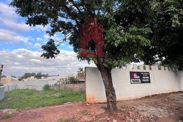 Terreno &agrave; venda - 601m&sup2; - Zona I-A