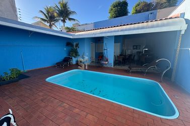 Sobrado &agrave; venda - 238m&sup2; - Zona 2