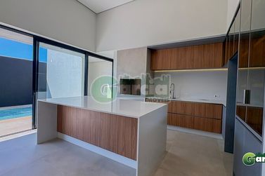 Casa &agrave; venda - 250m&sup2; - Residencial Portal das &Aacute;guas