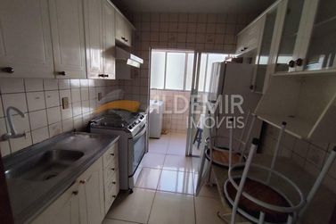 Apartamento para alugar - 74m&sup2; - Zona 6