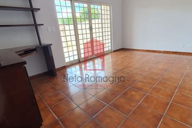 Casa para alugar - 380m&sup2; - Zona I